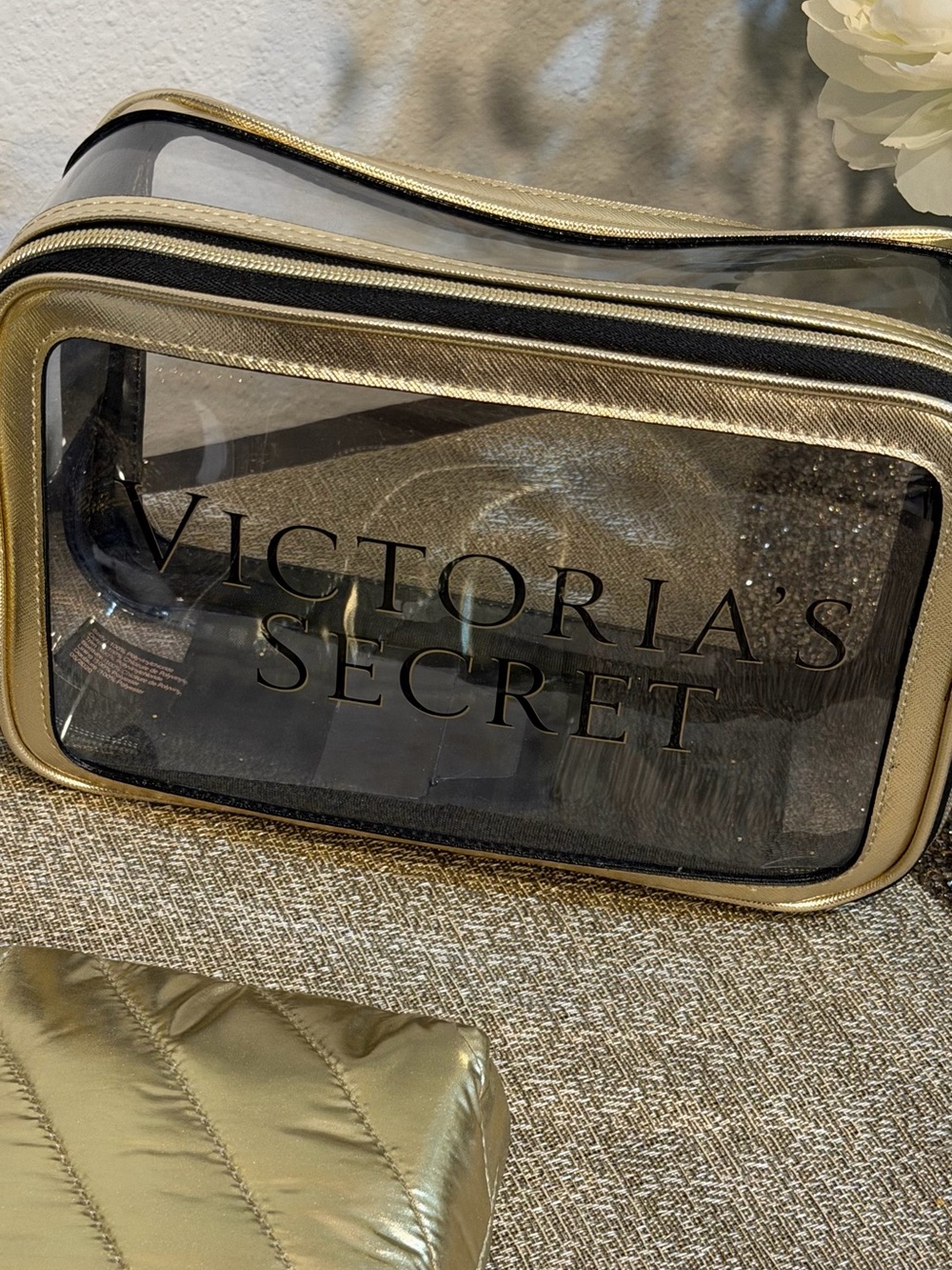 New VICTORIA'S SECRET 3 in makeup bag - Picture 8 of 13